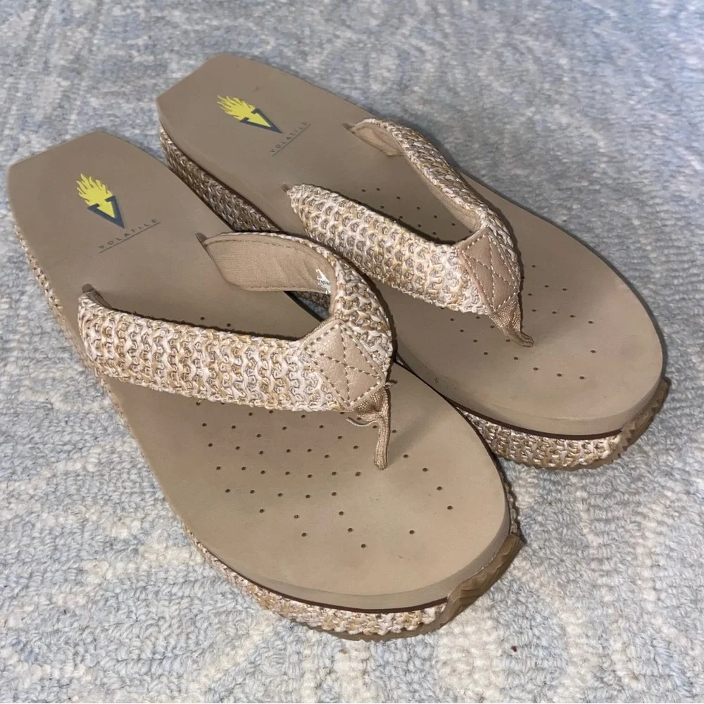 Volatile women’s 9 Straw Wedge Sandals beach vacay minimalist